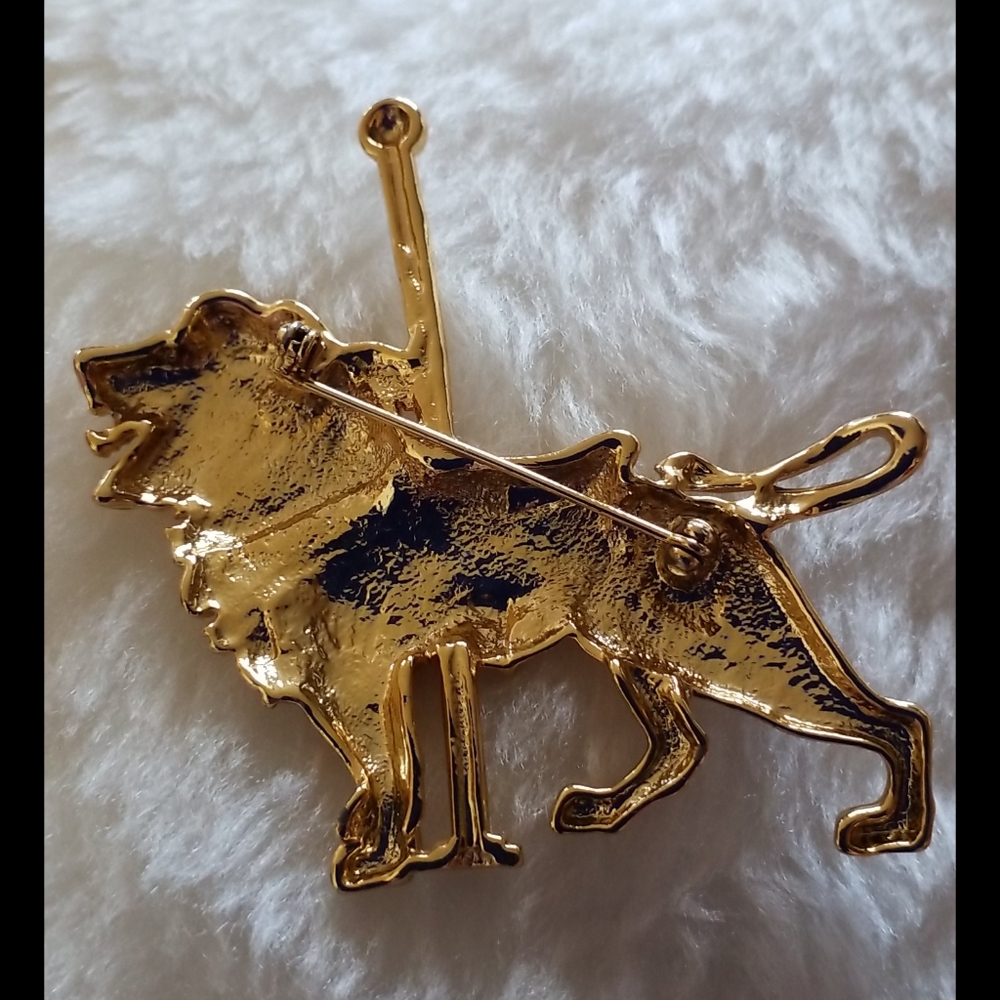 Rhinestone Lion Carousel Brooch Pin - Picture 7 of 8